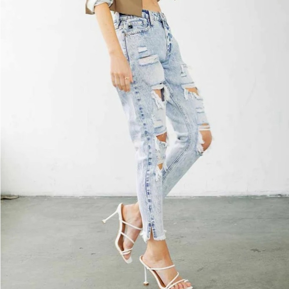 KANCAN LIGHT DENIM DISTRESSED COLLIE HIGH RISE MOM JEANS 26 - Picture 1 of 10